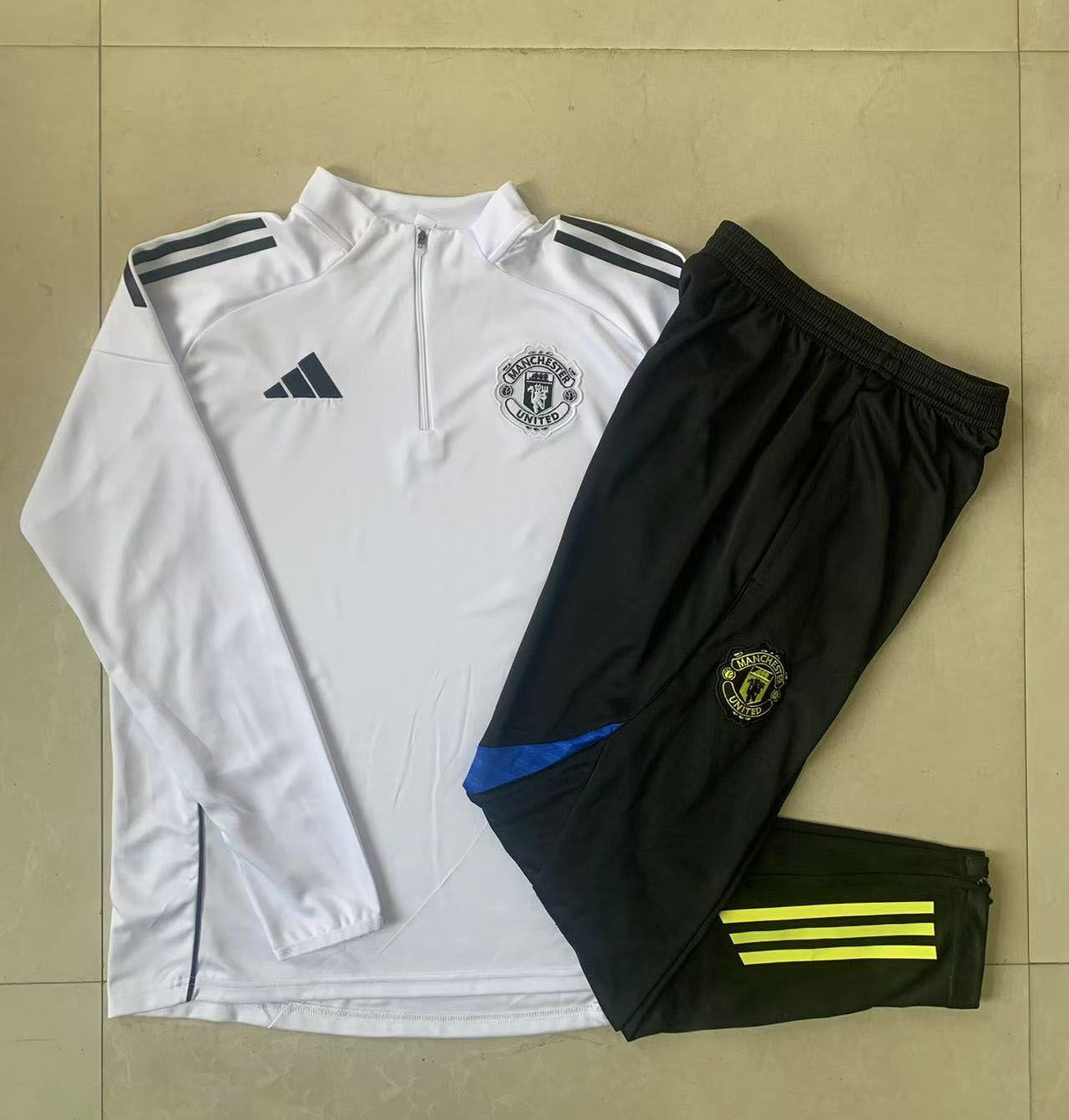 MANCHESTER UNITED Tracksuit   Kids