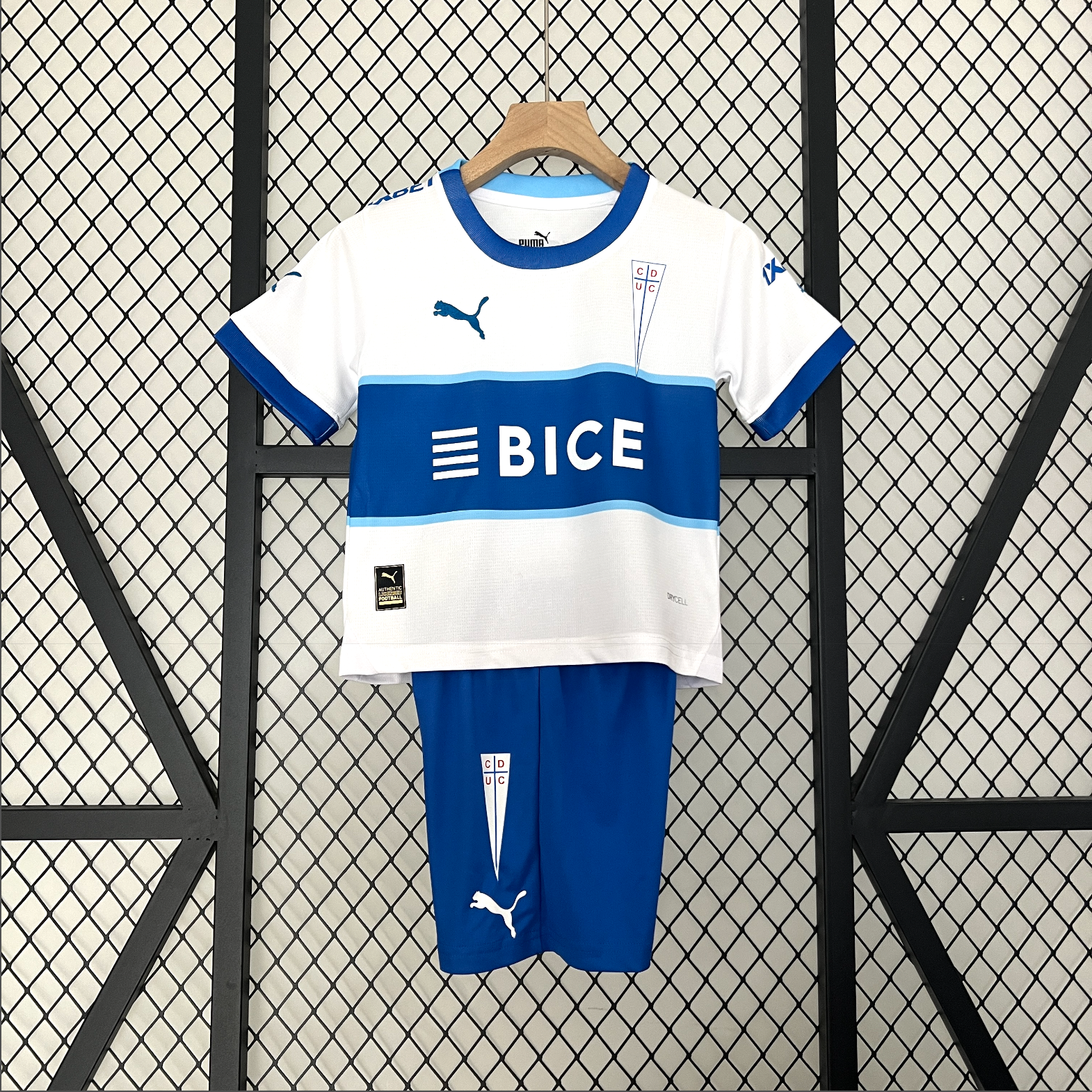 UNIVERSIDAD CATOLICA kid kit